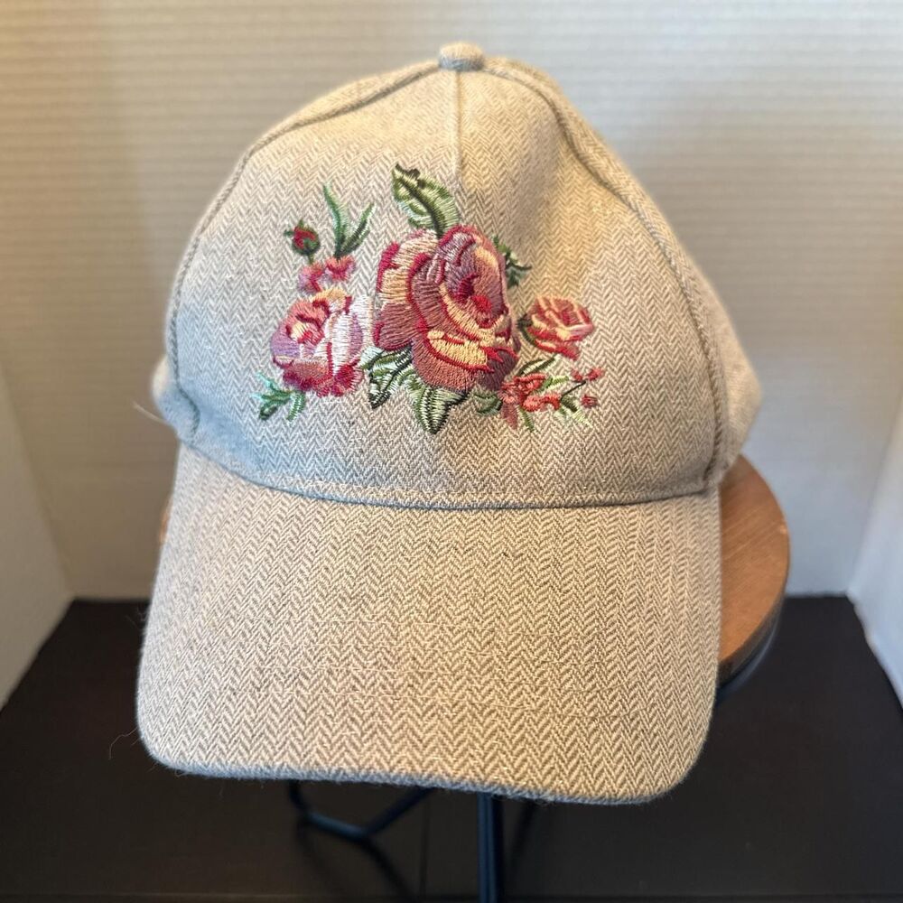 Charming-charlie Women's Tan and Cream Hat